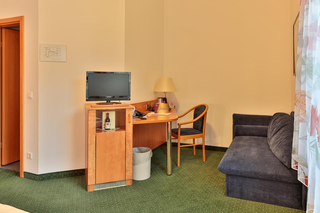 Hotel Zur Eisenbahn Renningen Zewnętrze zdjęcie