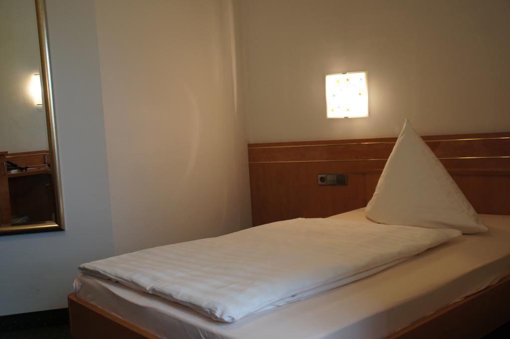 Hotel Zur Eisenbahn Renningen Zewnętrze zdjęcie